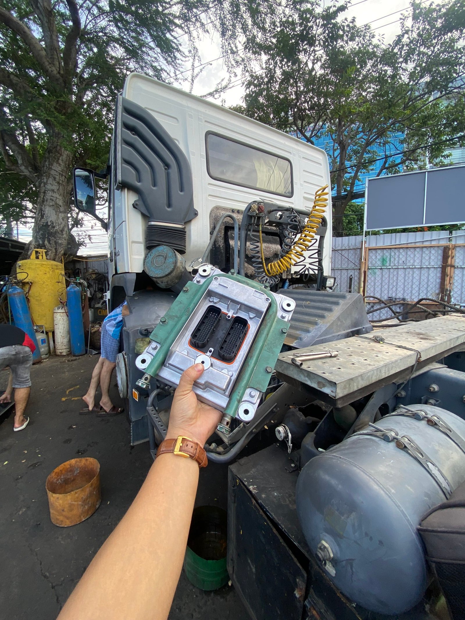 DỊCH VỤ CẮT KHÍ THẢI TOÀN QUỐC - VES VIETNAM ECU SERVICE 3 Dịch Vụ Cắt Khí Thải Toàn Quốc