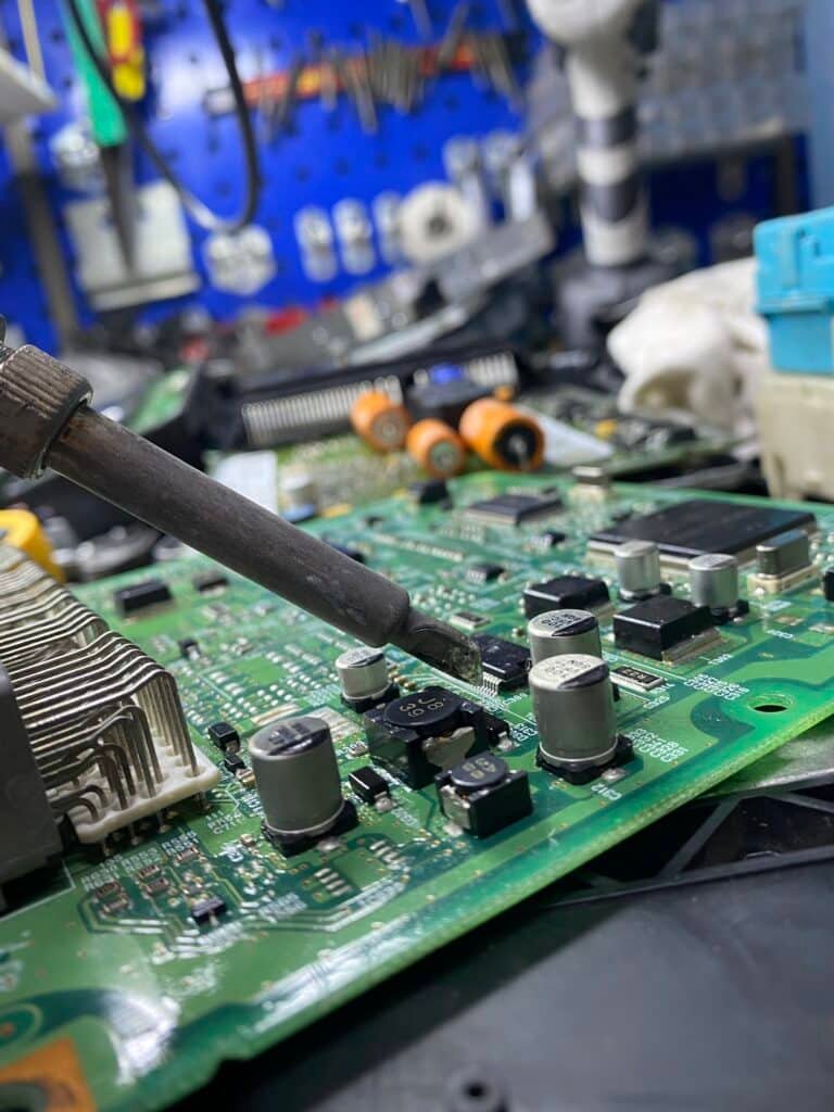 GARAGE CHUYÊN SỬA HỘP ECU TẠI BẢO LỘC - VIETNAM ECU SERVICE 4 Sửa hộp ECU tại Bảo Lộc - VIETNAM ECU SERVICE Chuyên sửa chữa thay thế hộp ECM - ECU các dòng xe Châu Âu , Châu Á tại Việt Nam.