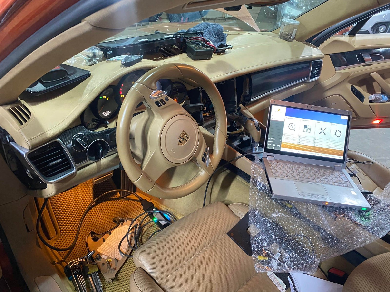 GARAGE CHUYÊN SỬA XE PORSCHE UY TÍN TPHCM-VES WORKSHOP