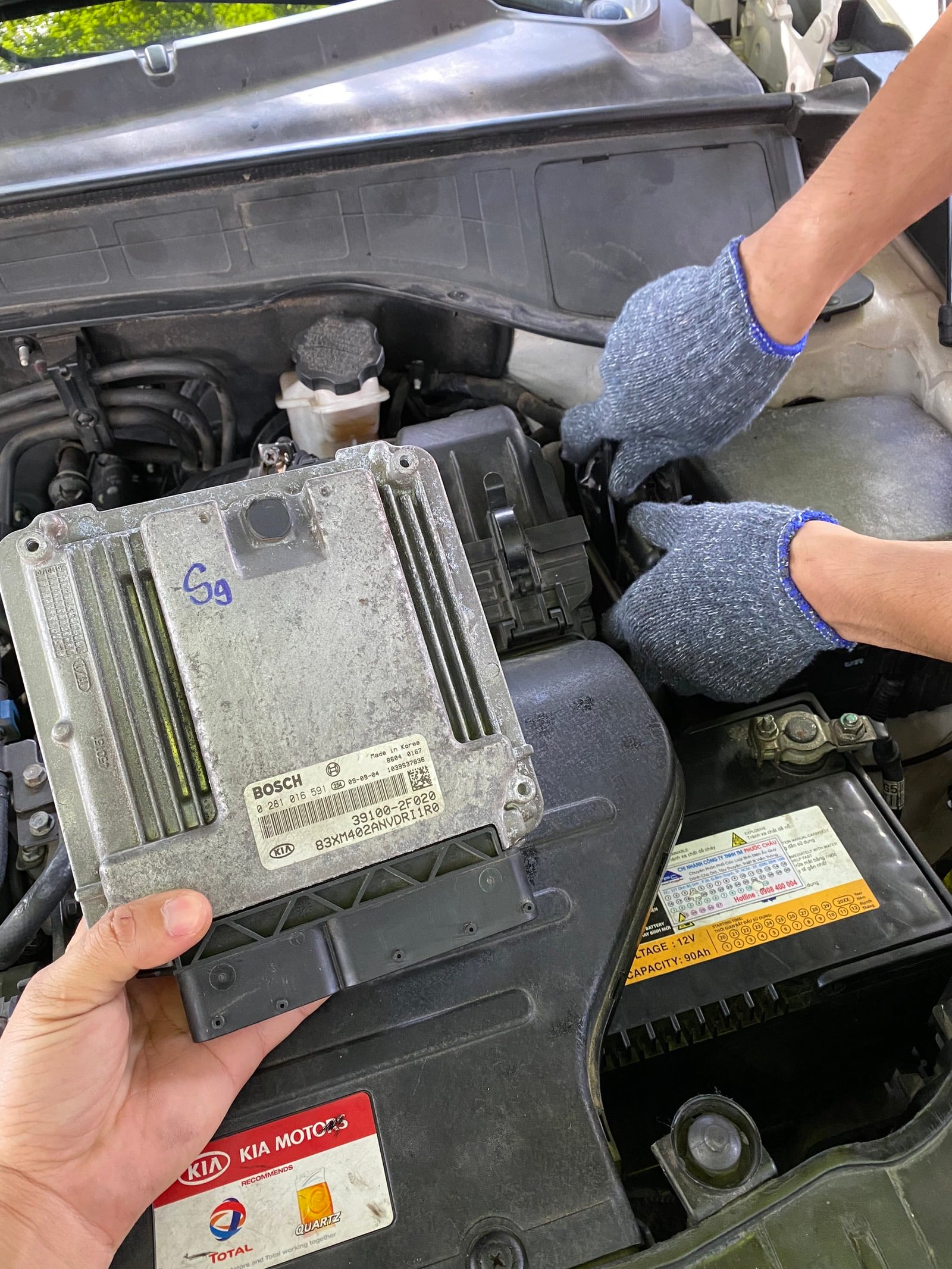 VỊ trí hộp ECU KIA Sorento