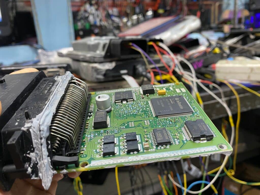 Sửa hộp ECU tại Bắc Giang - VIETNAM ECU SERVICE Chuyên sửa chữa thay thế hộp ECM - ECU các dòng xe Châu Âu , Châu Á tại Việt Nam.