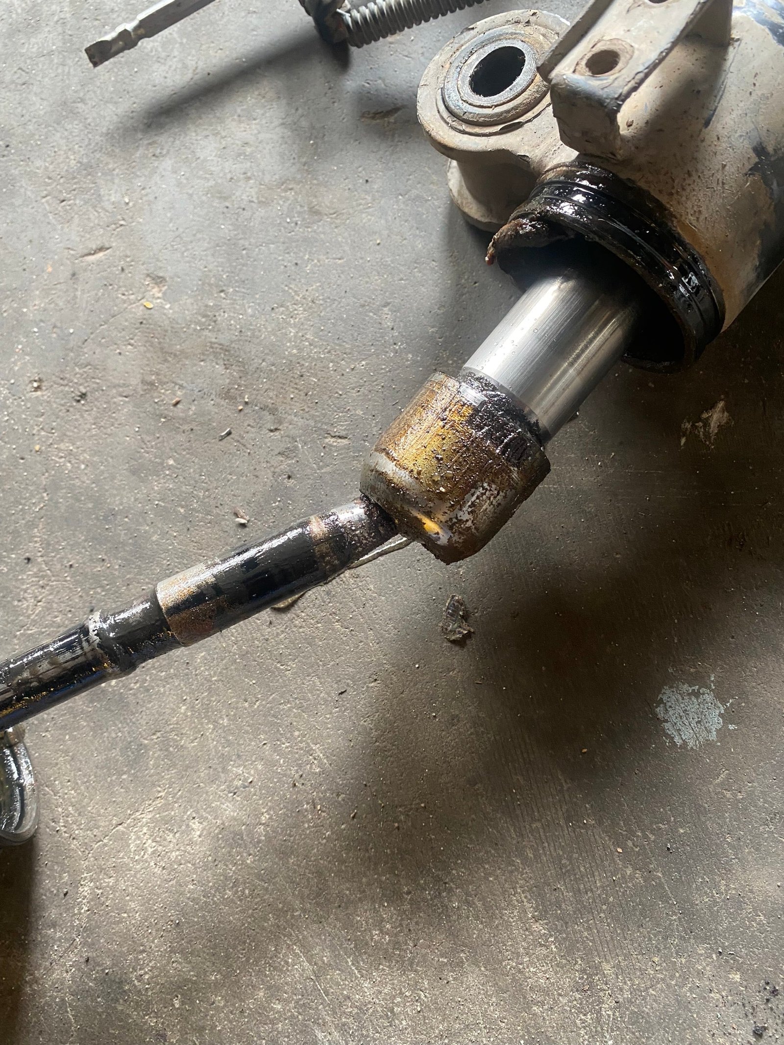 CHUYÊN SỬA CHỮA THƯỚC LÁI XE CHEVROLET - PHỤC HỒI THƯỚC LÁI 2 thước lái trong quá trình sử dụng bị vào nước hư hỏng nặng