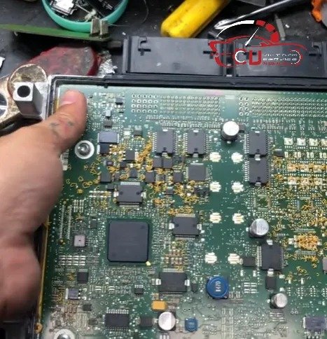 Sửa chữa hộp động cơ ECU Xe Jeep