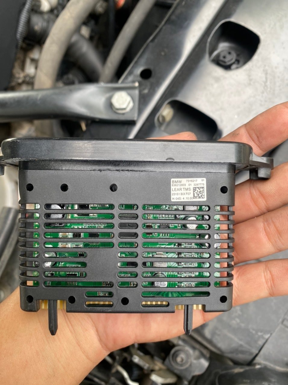 SỬA CHỮA HỘP ĐIỀU KHIỂN ĐÈN XE BMW SERVICES  