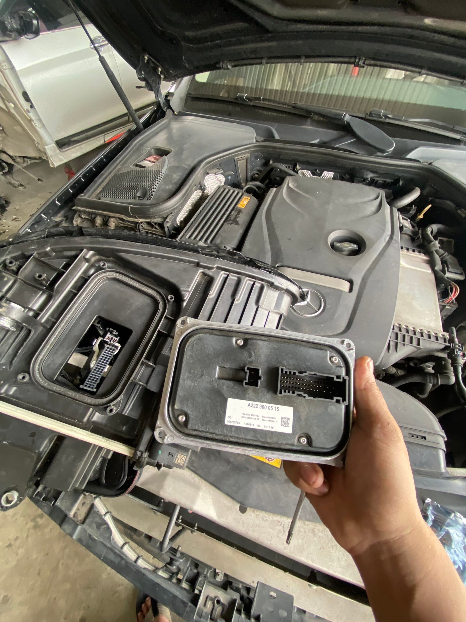 GARAGE CHUYÊN SỬA CHỮA HỘP ĐÈN E200 MERCEDES-BENZ 2 sửa chữa hộp đèn E200 Mercedes - Benz