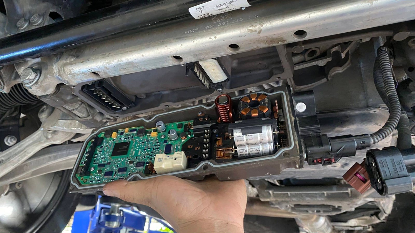 GARAGE VES CHUYÊN PHỤC HỒI THƯỚC LÁI ĐIỆN PORSCHE-VES WORKSHOP