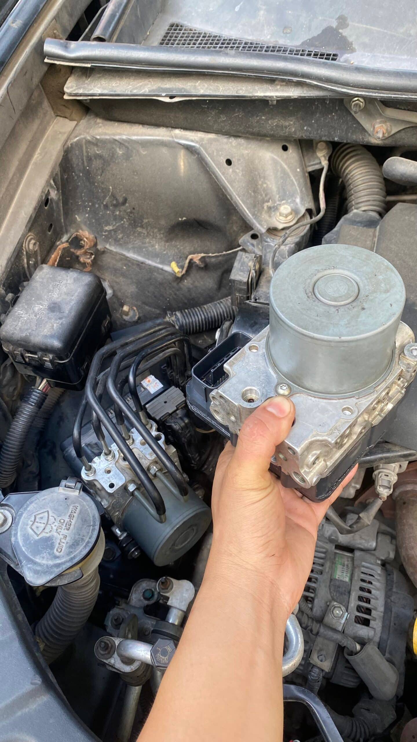 VỊ TRÍ LẮP ĐẶT CỤM ABS TOYOTA GARAGE VES CHUYÊN SỬA CHỮA ABS TOYOTA HIGHLANDER TẠI HỒ CHÍ MINH