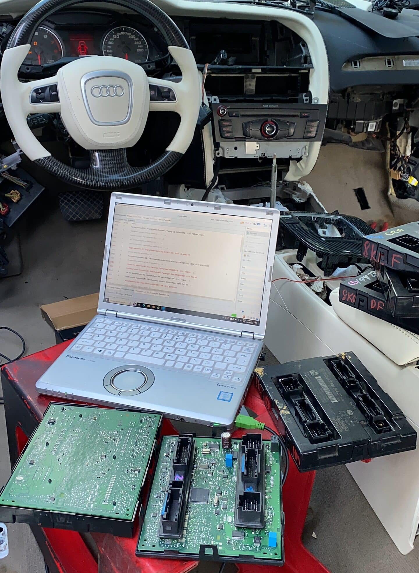 SỬA CHỮA THAY THẾ HỘP BCM2 AUDI-COMFO SYSTEM CENTROL CONTROL MODULE 1 SỬA CHỮA THAY THẾ HỘP BCM2 AUDI-COMFO SYSTEM CENTROL CONTROL MODULE