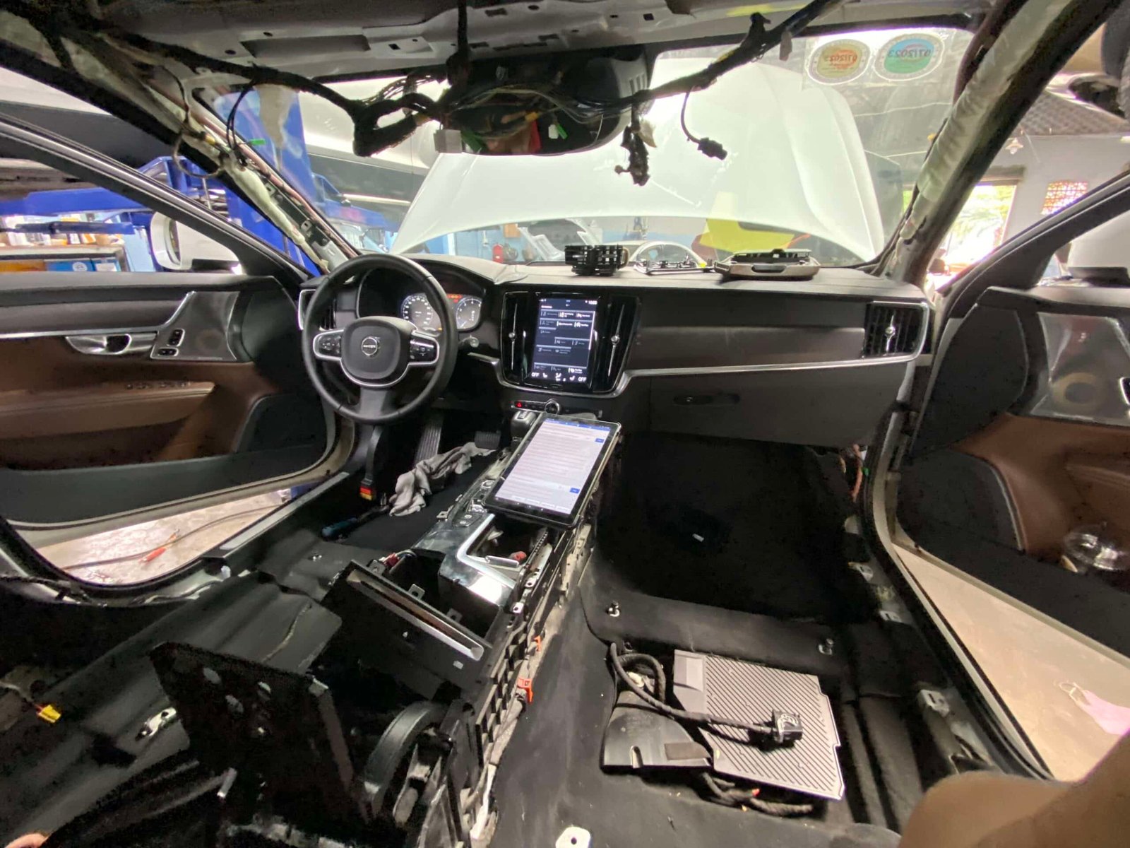 GARAGE VES CHUYÊN SỬA CHỮA XE VOLVO TẠI HỒ CHÍ MINH