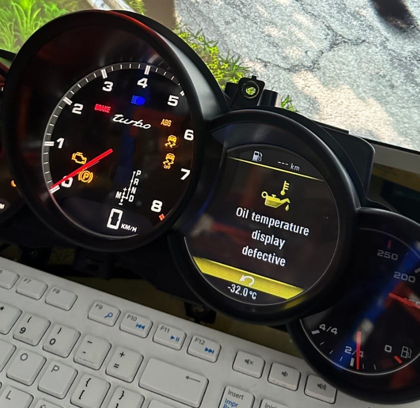 SỬA CHỮA ĐỒNG HỒ TAPLO Ô TÔ PORSCHE CAYENNE - THE ECU SOLUTIONS 2 SỬA CHỮA ĐỒNG HỒ TAPLO Ô TÔ PORSCHE CAYENNE - THE ECU SOLUTIONS