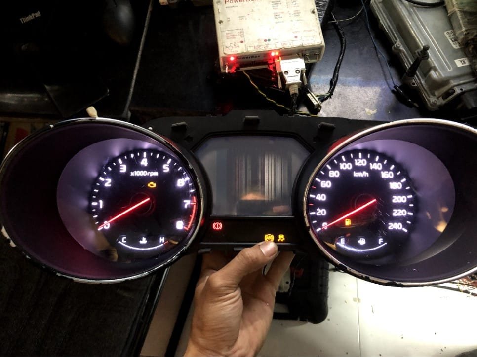 SỬA CHỮA ĐỒNG HỒ TAPLO Ô TÔ KIA SEDONA - THE ECU SOLUTIONS