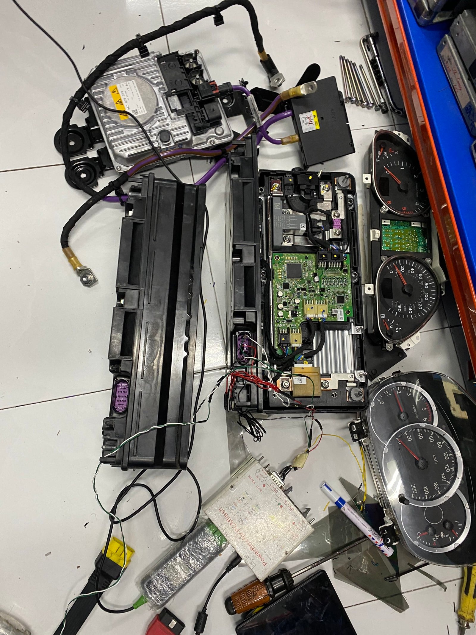 GARAGE VES CHUYÊN SỬA CHỮA LỖI ẮC QUY 48V TRÊN XE AUDI! 48V BATTERY 2 GARAGE VES CHUYÊN SỬA CHỮA LỖI ẮC QUY 48V TRÊN XE AUDI! 48V BATTERY