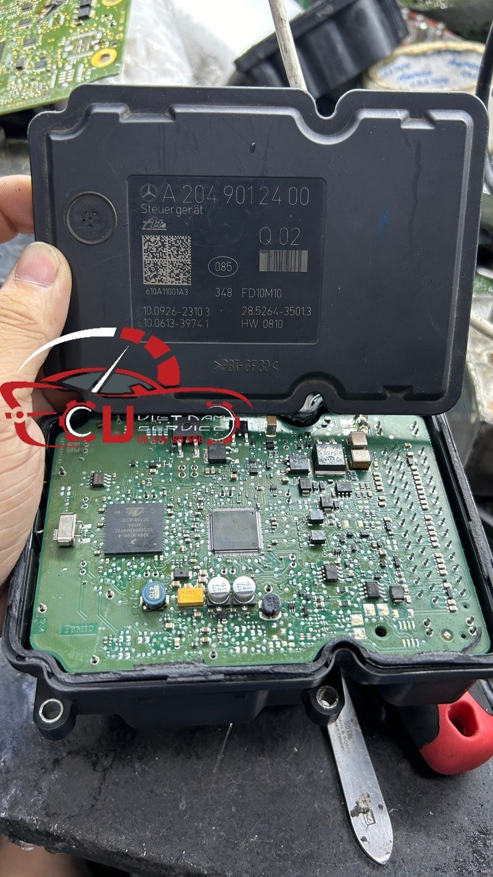 GARAGE CHUYÊN SỬA CHỮA HỆ THỐNG PHANH ABS CỦA MERCEDES-BENZ GLK 300 4 Garage VES - Chuyên Sửa Chữa Hệ Thống Phanh ABS Của Xe Mercedes-Benz GLK 300 4MATIC