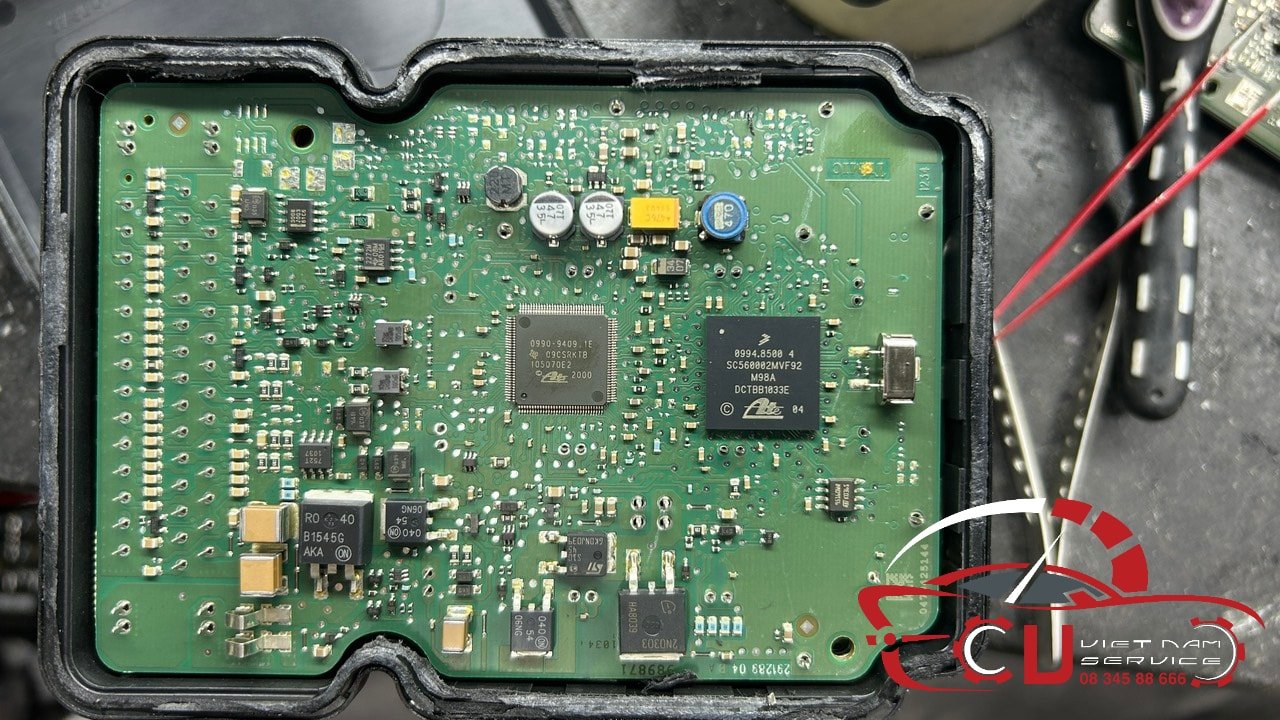 GARAGE CHUYÊN SỬA CHỮA HỆ THỐNG PHANH ABS CỦA MERCEDES-BENZ GLK 300 2 Garage VES - Chuyên Sửa Chữa Hệ Thống Phanh ABS Của Xe Mercedes-Benz GLK 300 4MATIC