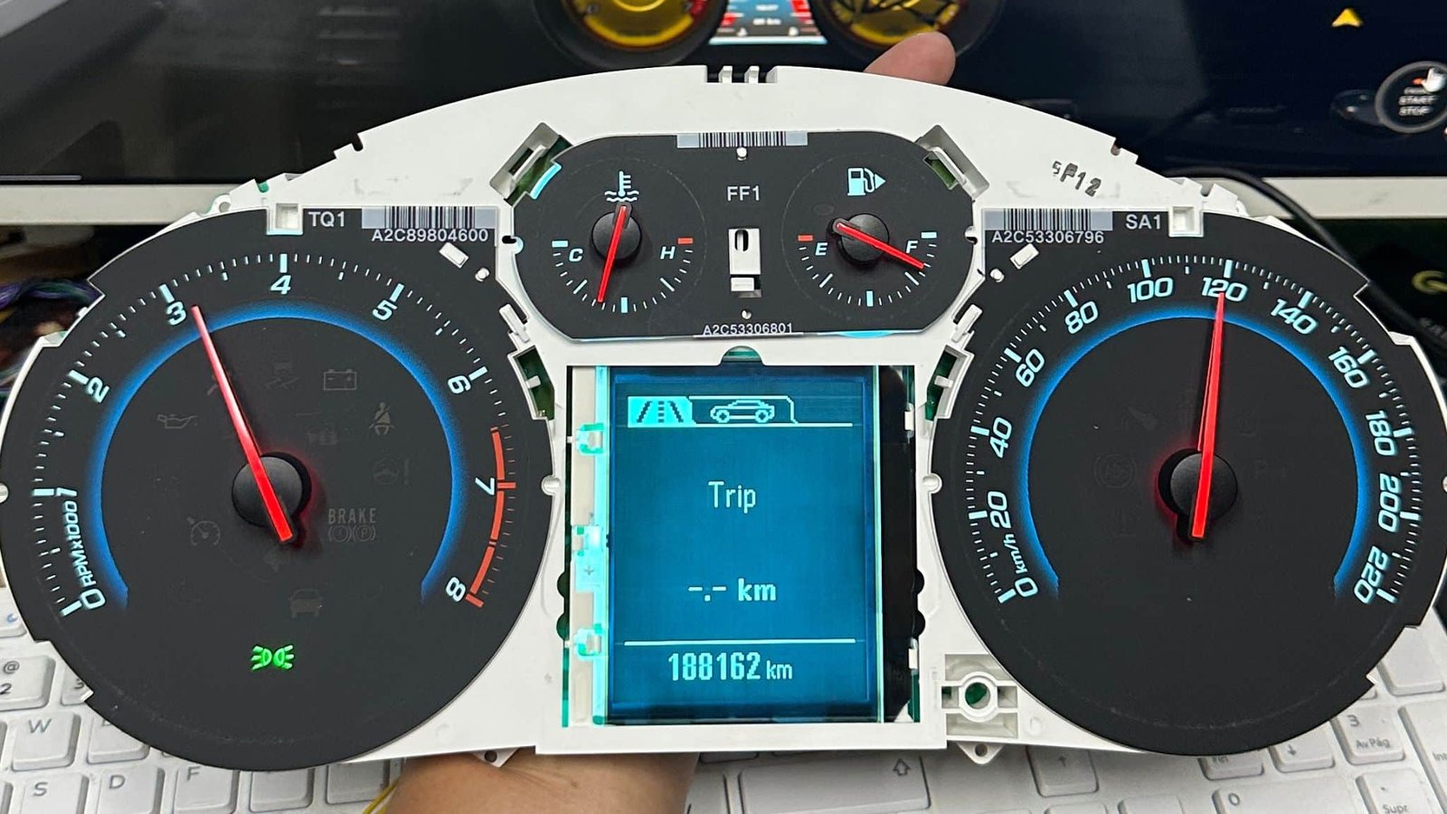 SỬA CHỮA ĐỒNG HỒ TAPLO XE LAND ROVER