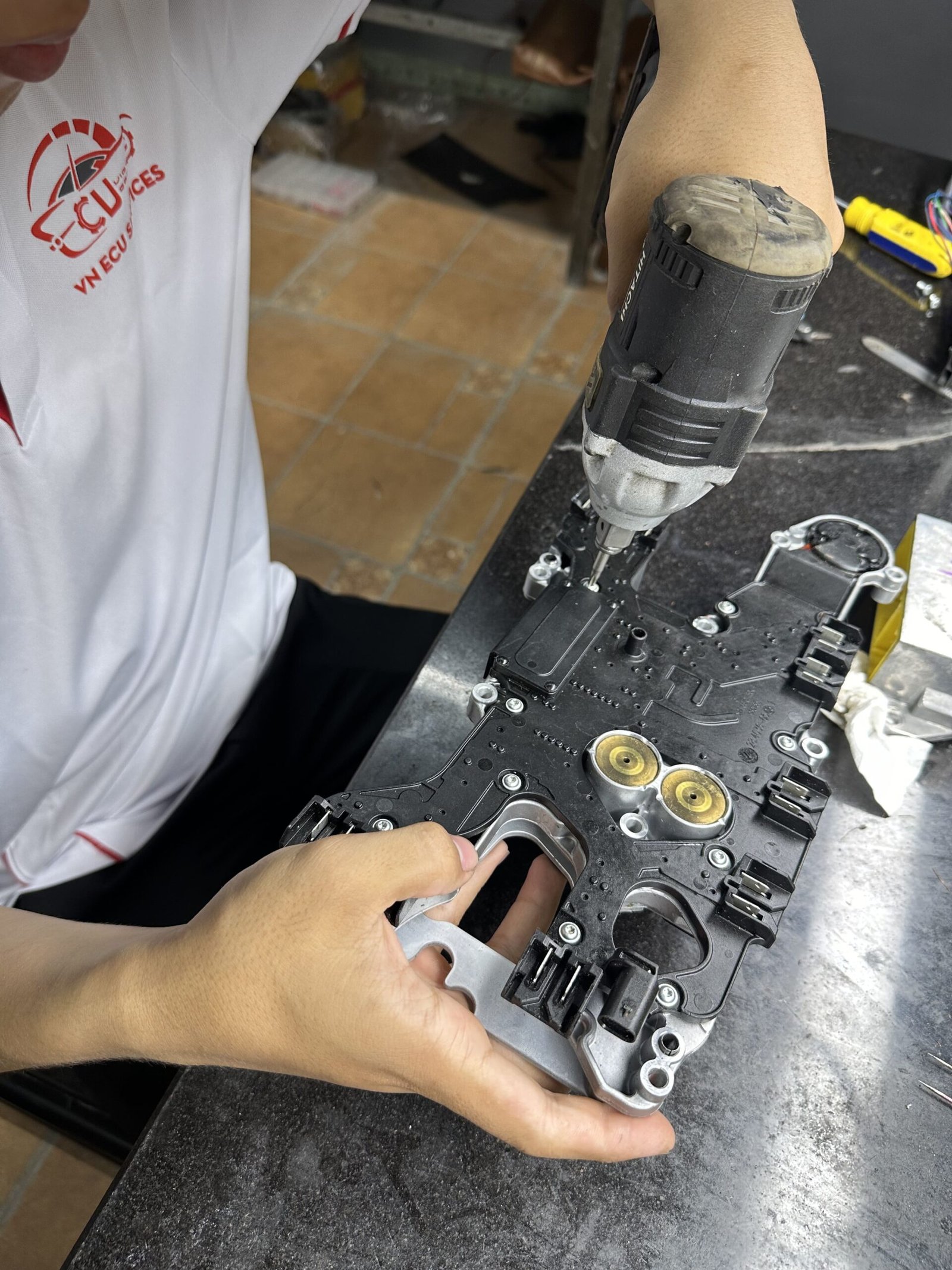 Dịch vụ sửa TCM TCU BMW chuyên nghiệp, bảo hành dài hạn tại Ves Workshop