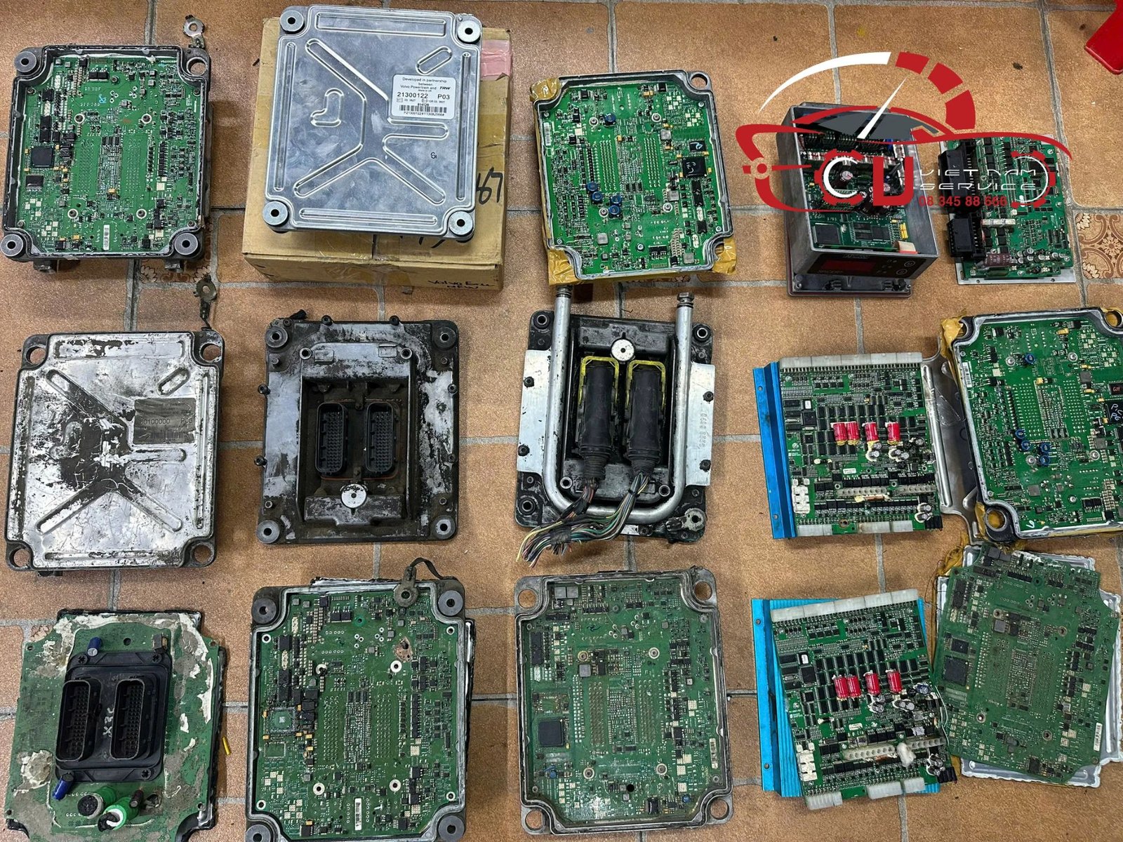 SỬA CHỮA LỖI HỘP ECU ĐỘNG CƠ XE VOLVO TẠI VES WORKSHOP 2 SỬA CHỮA LỖI HỘP ECU ĐỘNG CƠ XE VOLVO