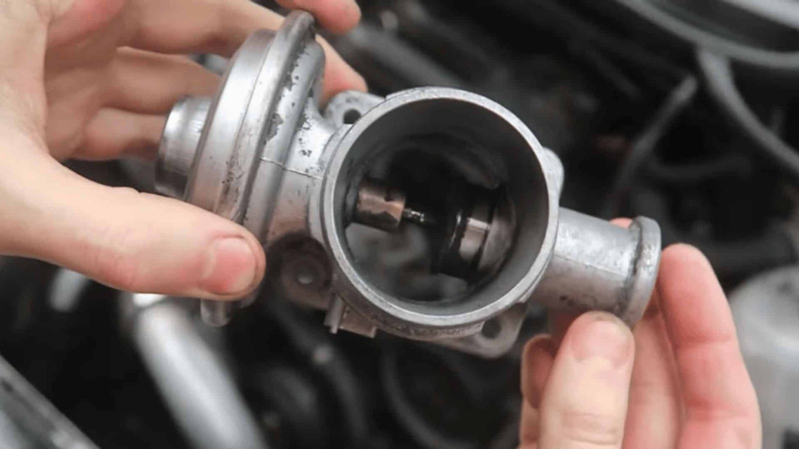 10 NGUYÊN NHÂN KHIẾN ĐÈN BÁO LỖI ĐỘNG CƠ SÁNG VÀ CÁCH XỬ LÝ