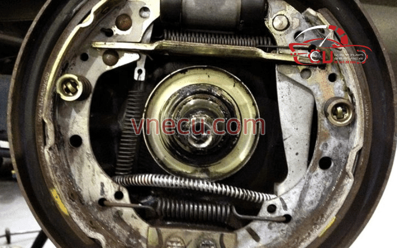 Cần kéo phanh tay Honda quá cao hoặc quá thấp