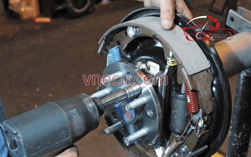 Sửa chữa hoặc thay thế các bộ phận hư hỏng xe Honda