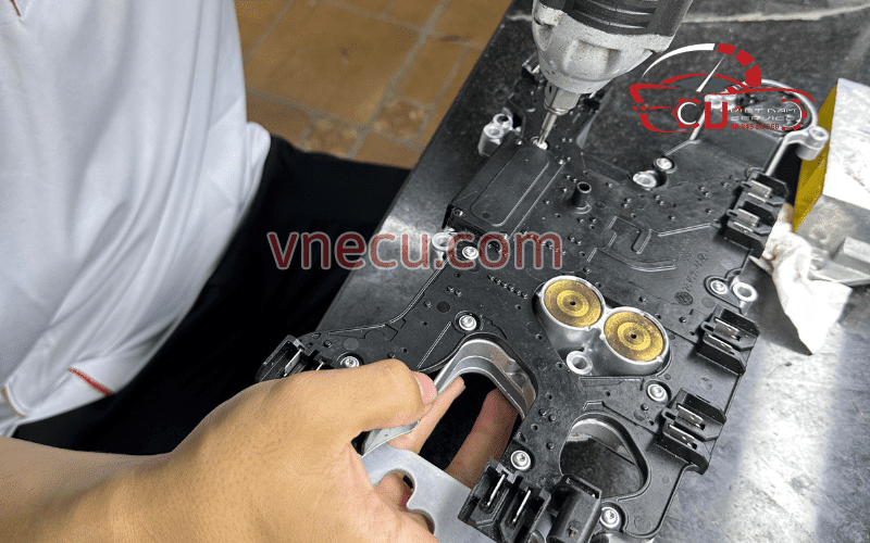 DỊCH VỤ SỬA TCM TCU FORD - VES WORKSHOP 2 Garage sửa TCM TCU Ford uy tín, giá tốt tại TPHCM