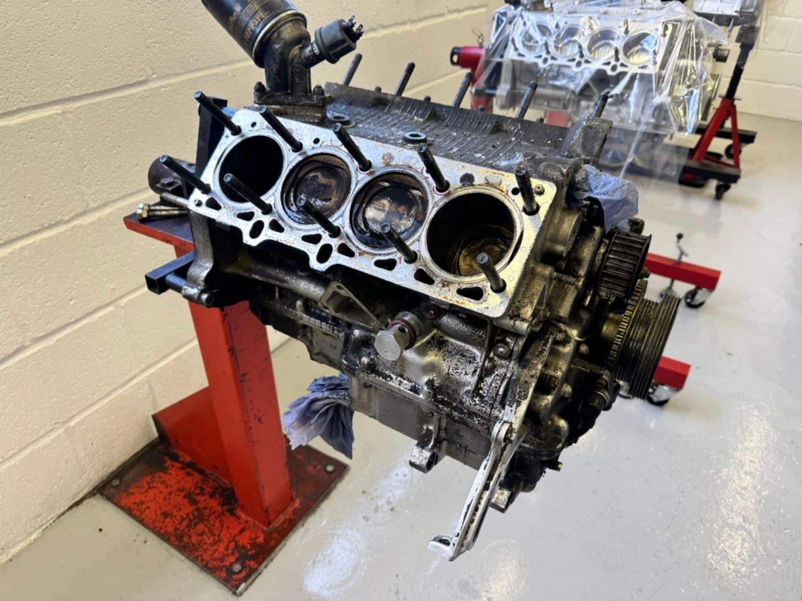 GARAGE CHUYÊN ĐẠI TU ĐỘNG CƠ FERRARI TẠI TP.HCM