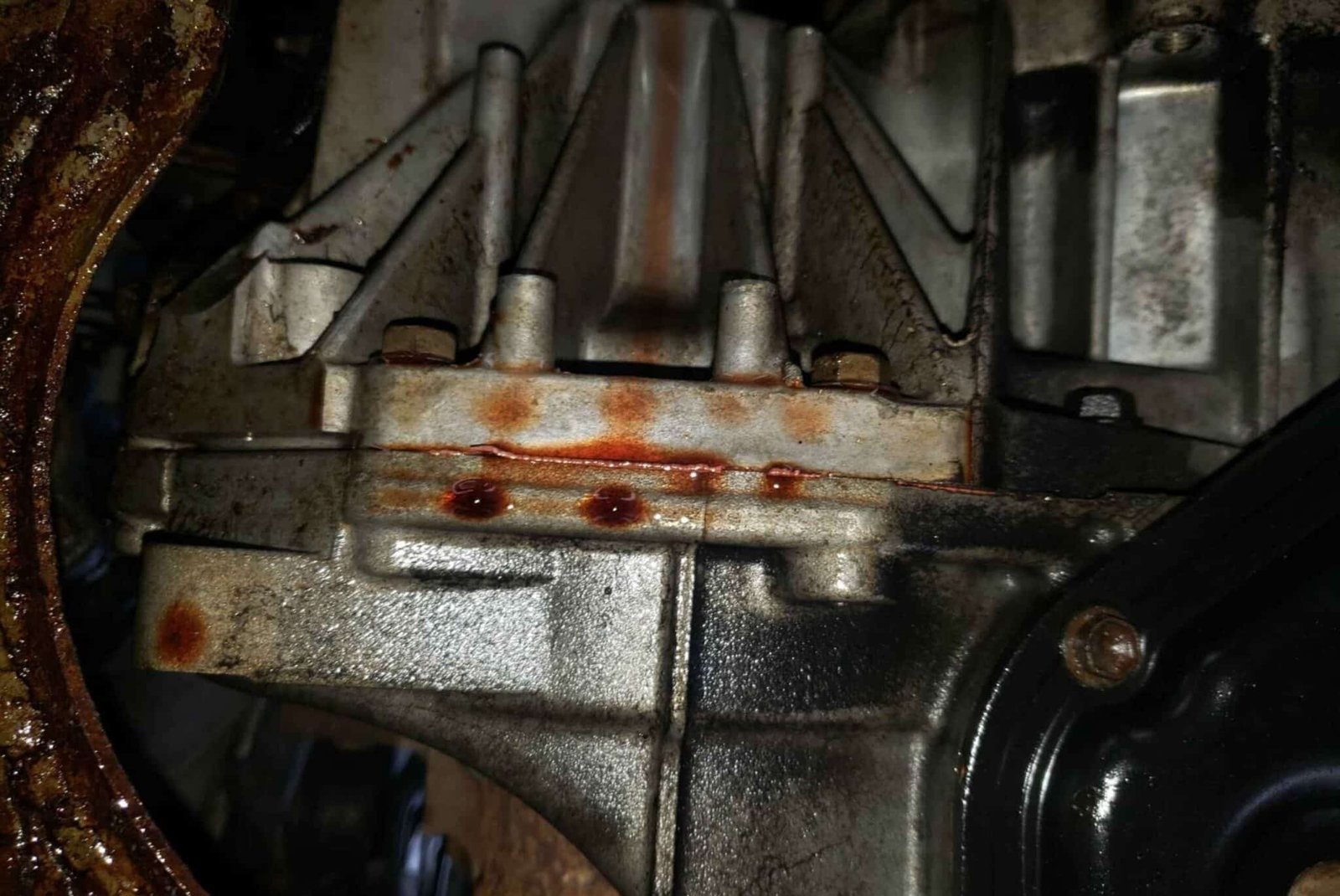 Rò rỉ dầu hộp số