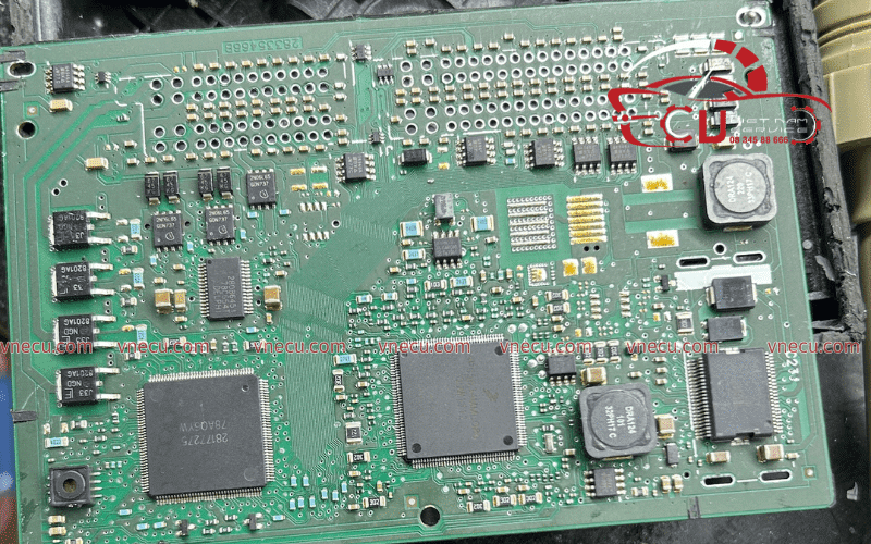 sua hop dieu khien dong co isuzu 1