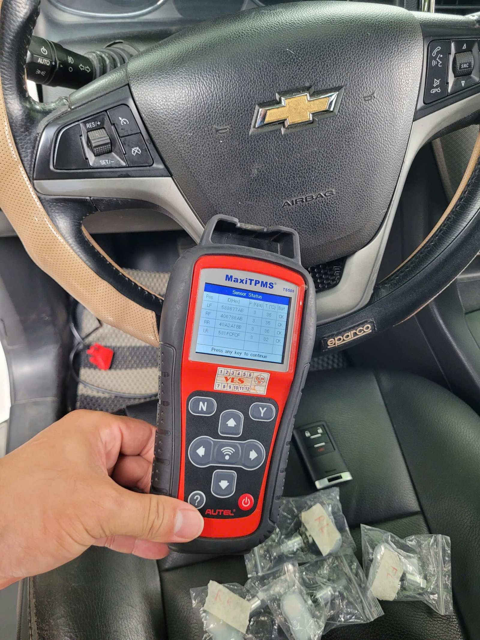 Quy trình chuẩn đoán, sửa chữa, thay thế cảm biến áp suất lốp chuyên nghiệp