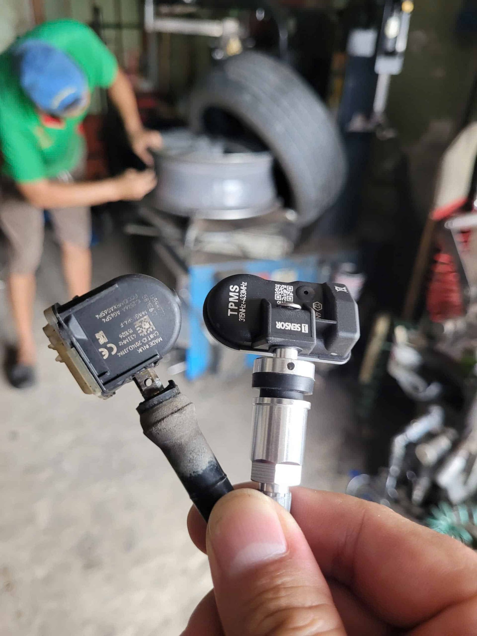 Dịch vụ chuẩn đoán, sửa chữa, thay thế cảm biến áp suất lốp ôtô tại hồ chí minh