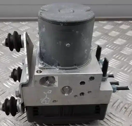 ABS AUDI A8 2012 2 s l960 82 e1739158938905