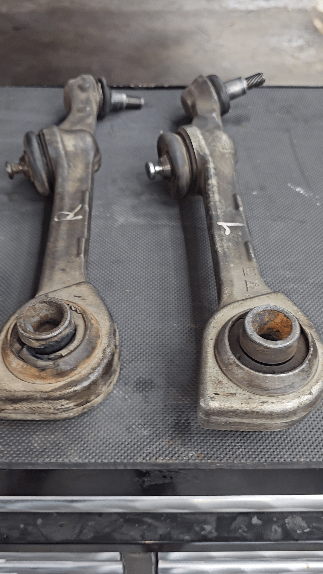 THAY THẾ HỆ THỐNG CÀNG Y CHO XE MERCEDES-BENZ 3 THAY THẾ HỆ THỐNG CÀNG Y CHO XE MERCEDES-BENZ