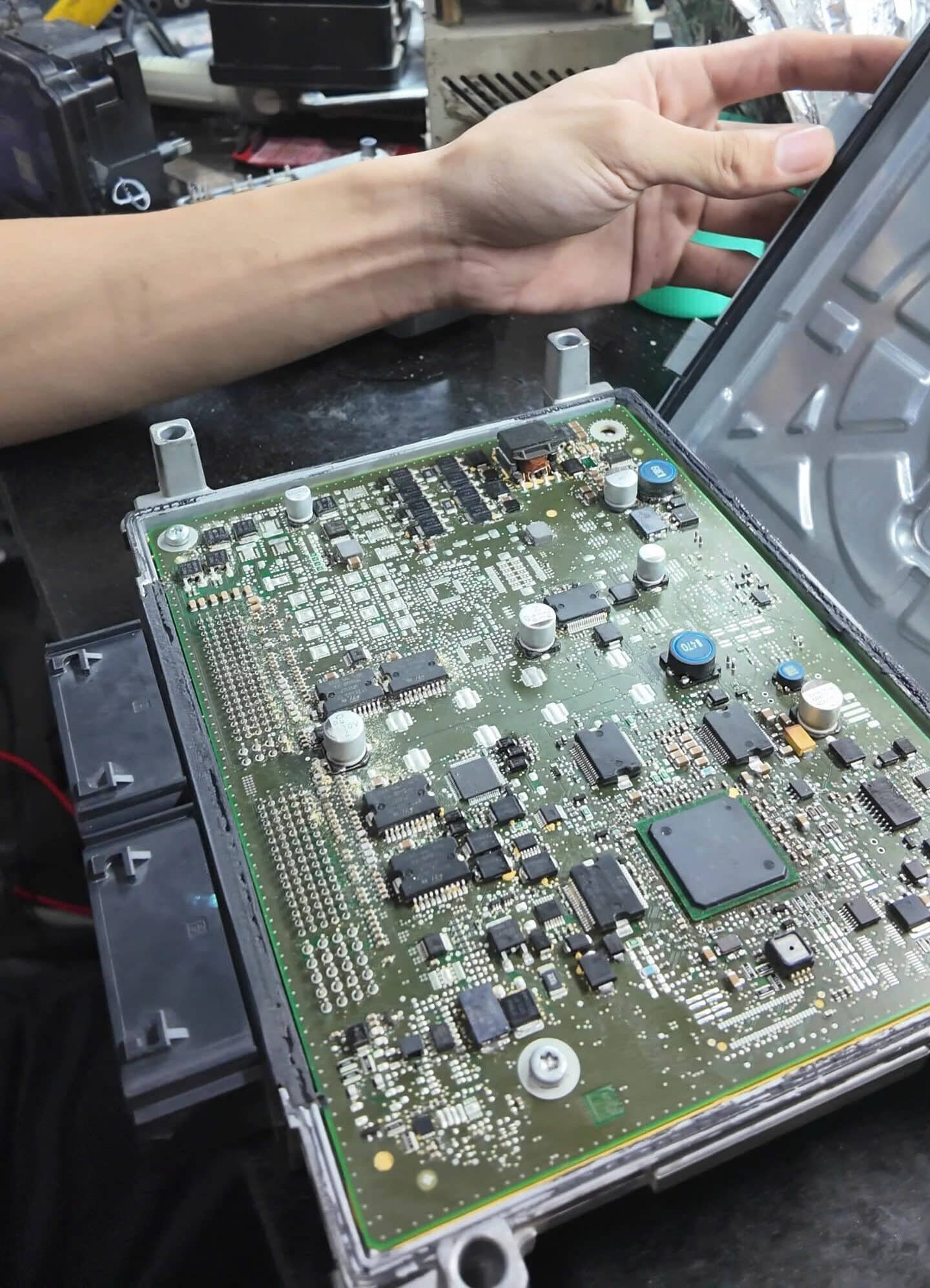 GARAGE CHUYÊN SỬA HỘP ĐỘNG CƠ ECU MITSUBISHI - VES VIETNAM ECU SERVICE 2 GARAGE CHUYÊN SỬA HỘP ĐỘNG CƠ ECU MITSUBISHI - VES VIETNAM ECU SERVICE