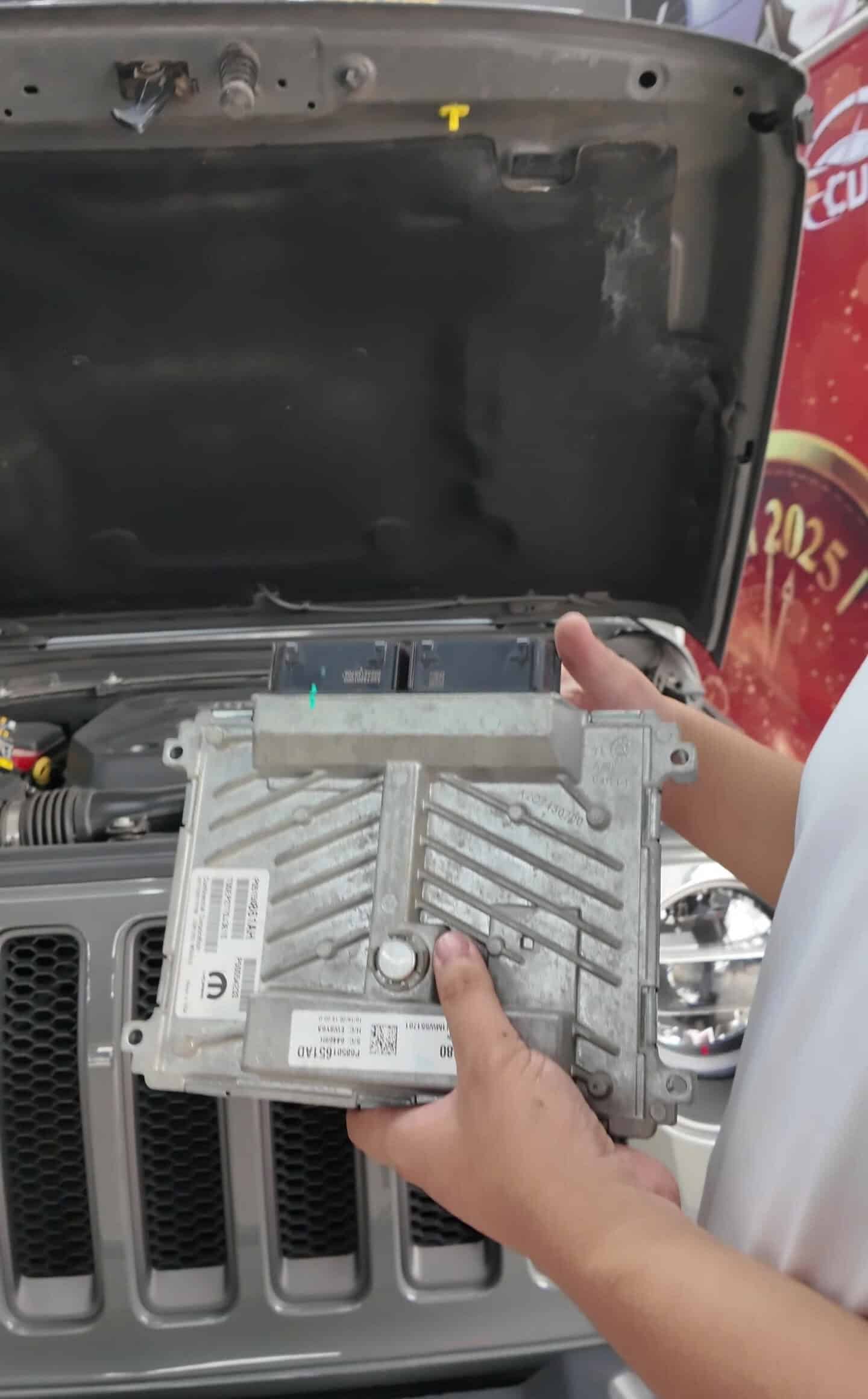 SỬA CHỮA HỘP ĐỘNG CƠ ECU-ECM JEEP WRANGLER