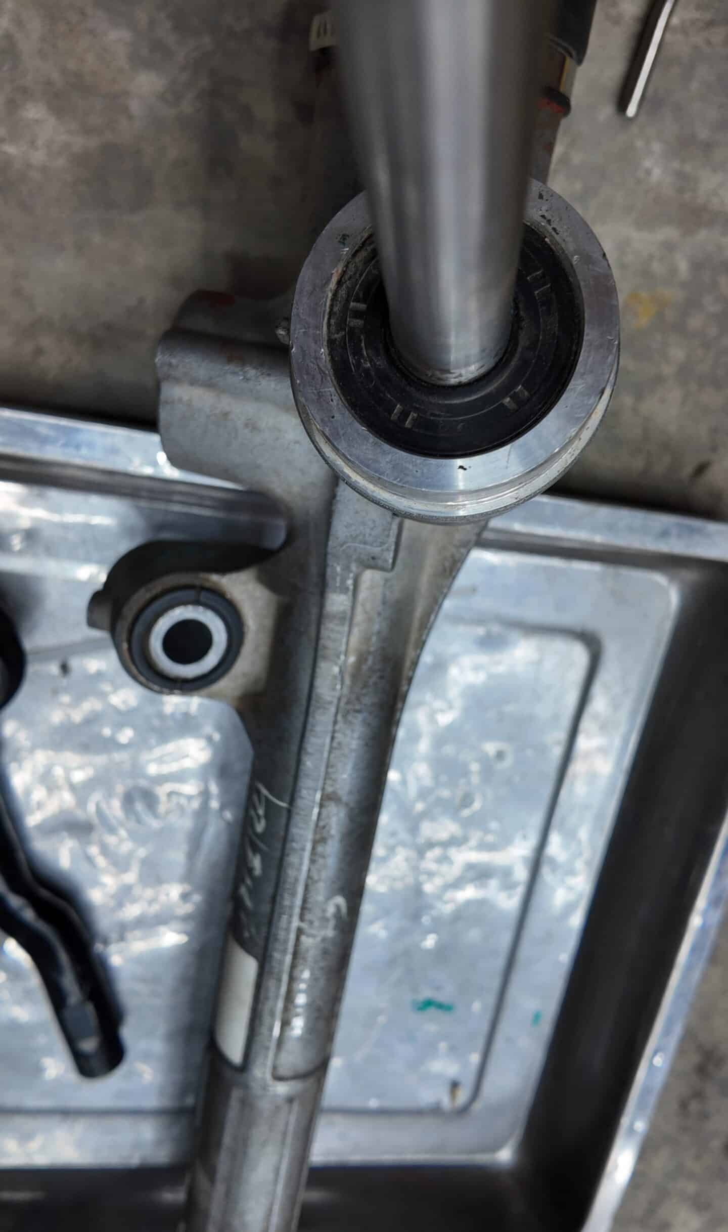 THAY THẾ THƯỚC LÁI MAZDA6 - GIẢI PHÁP KHẮC PHỤC CHO TIẾNG KÊU LẠ