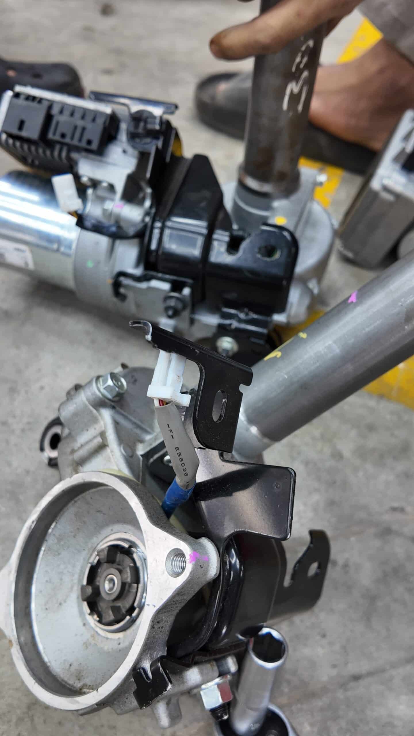 SỬA CHỮA-THAY THẾ MÔ TƠ TRỢ LỰC LÁI MAZDA6