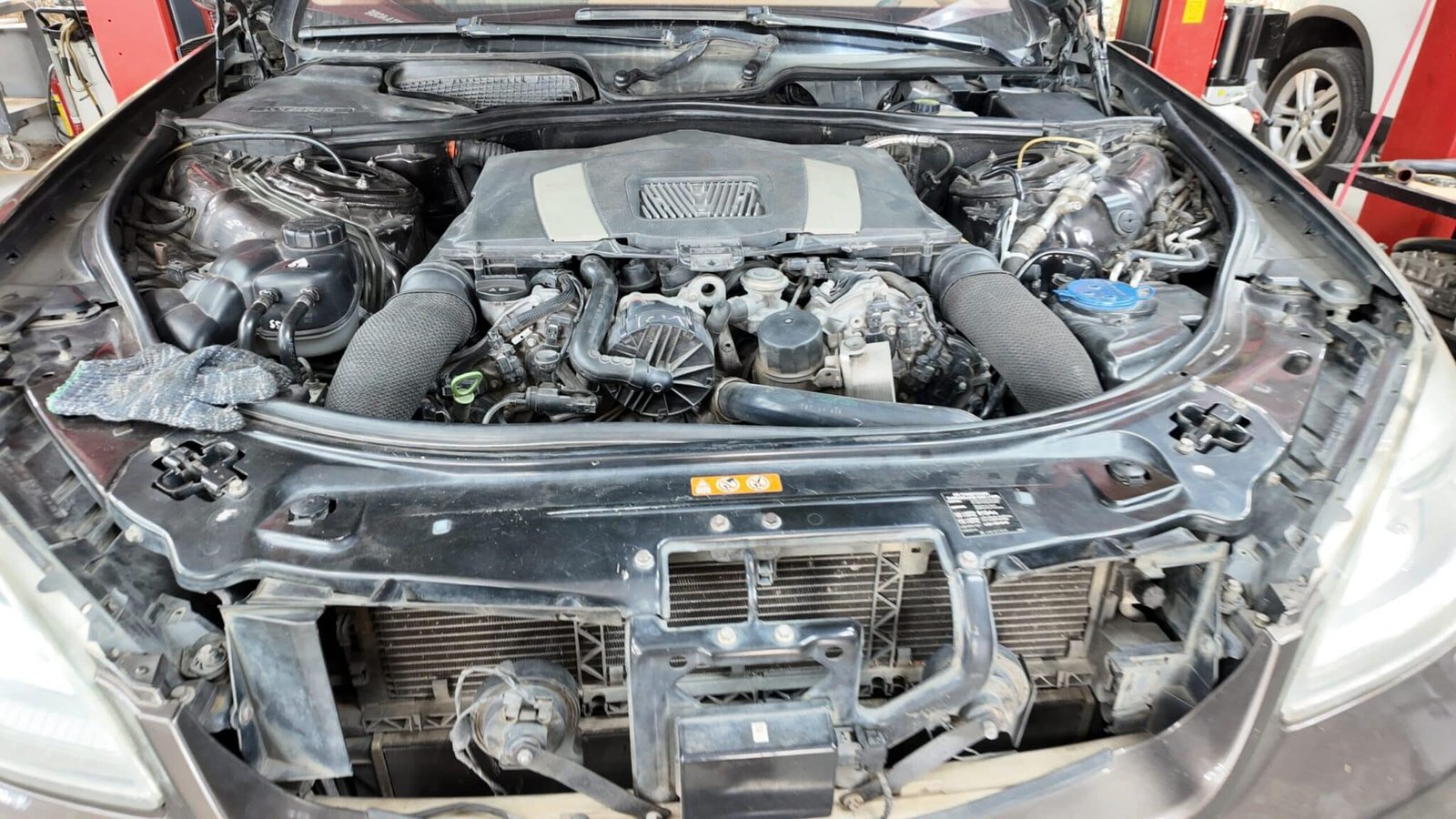 THAY THẾ GIẢM XÓC KHÍ NÉN MERCEDES-BENZ