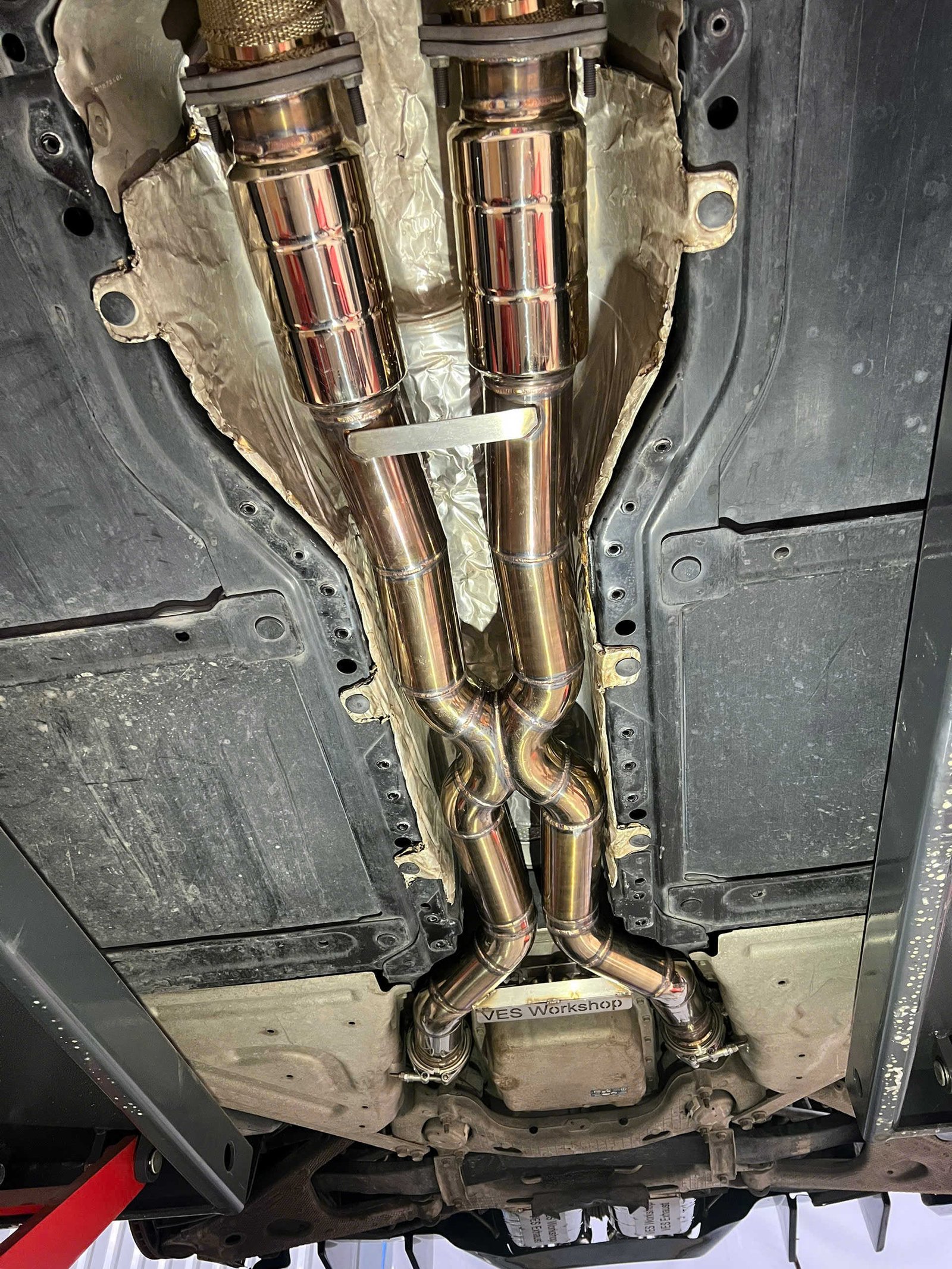 Custom Hệ Thống Ống Xả Chevrolet Corvette: Giải Pháp Custom Đột Phá Từ Ves Workshop