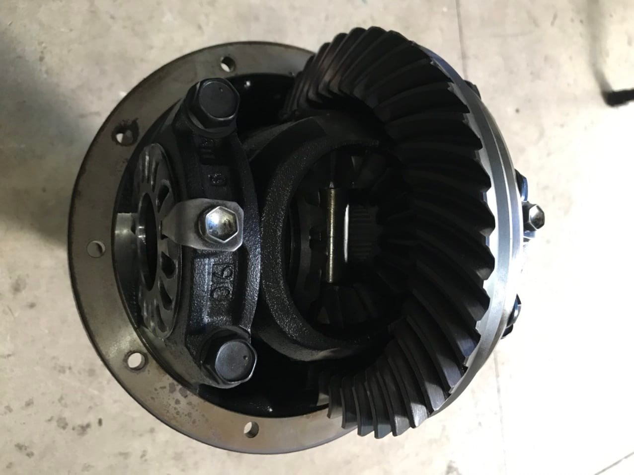 Sửa Chữa-Thay Thế Bộ Vi Sai Cầu Sau Chevrolet Colorado tại Ves Workshop Chuyên Nghiệp, Uy Tín