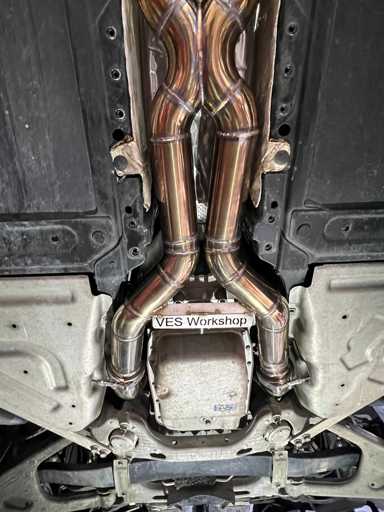 Custom Hệ Thống Ống Xả Chevrolet Corvette: Giải Pháp Custom Đột Phá Từ Ves Workshop