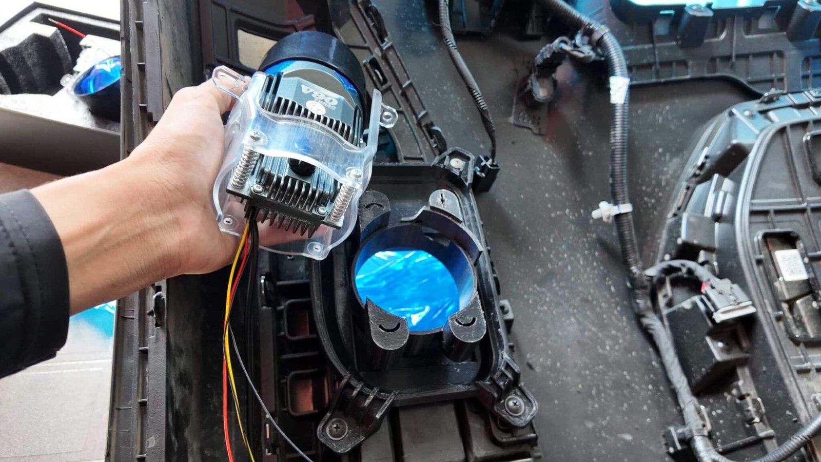 Nâng Cấp Hệ Thống Ánh Sáng Cho Kia Carnival Độ Bi Gầm Tại Ves Workshop