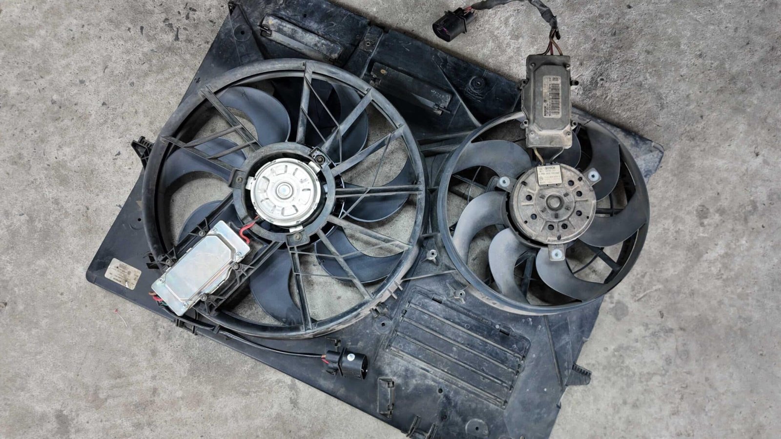 THAY THẾ QUẠT TẢN NHIỆT ĐỘNG CƠ Ô TÔ TẠI VES WOKRSHOP 6 tiến hành sửa chữa, thay thế