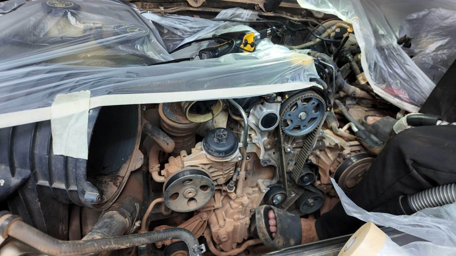 VỆ SINH HỌNG NẠP CHEVROLET COLORADO TẠI VES WORKSHOP 2 Dịch Vụ Vệ Sinh Họng Nạp Chevrolet Colorado Tận Tâm – Bí Quyết Nâng Cao Hiệu Suất Xe Từ Ves Workshop