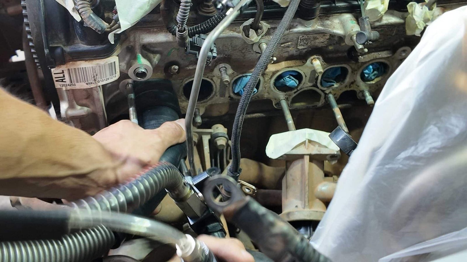 VỆ SINH HỌNG NẠP CHEVROLET COLORADO TẠI VES WORKSHOP 6 Dịch Vụ Vệ Sinh Họng Nạp Chevrolet Colorado Tận Tâm – Bí Quyết Nâng Cao Hiệu Suất Xe Từ Ves Workshop