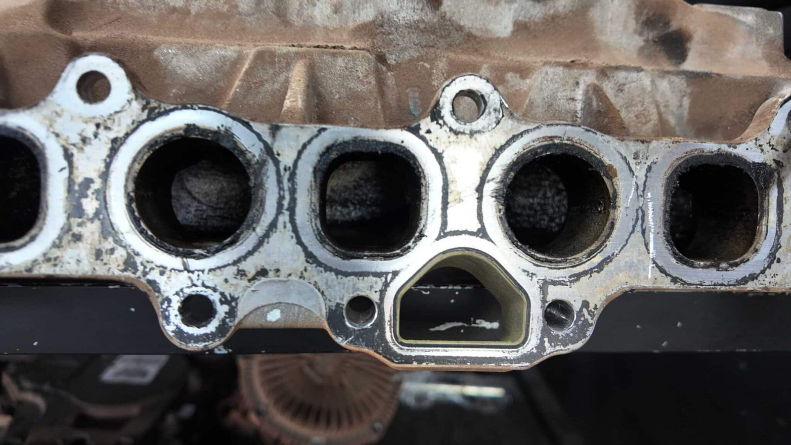 VỆ SINH HỌNG NẠP CHEVROLET COLORADO TẠI VES WORKSHOP 8 Dịch Vụ Vệ Sinh Họng Nạp Chevrolet Colorado Tận Tâm – Bí Quyết Nâng Cao Hiệu Suất Xe Từ Ves Workshop