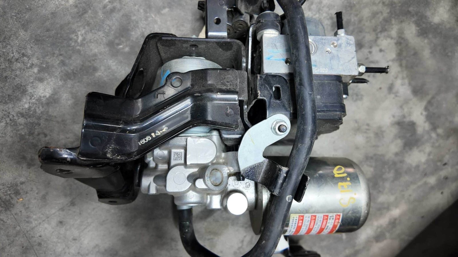 SỬA CHỮA CỤM BƠM ABS LEXUS LX570 TẠI VES WORKSHOP 3 Sửa Chữa Cụm Bơm ABS Lexus LX570 tại VES Workshop: Giải Pháp Tối Ưu Cho Hệ Thống Phanh An Toàn