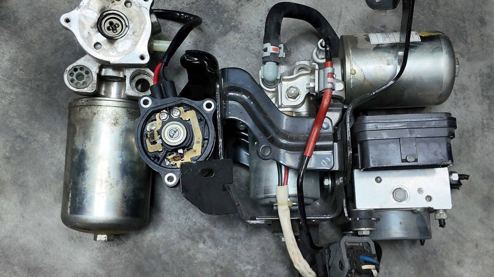 SỬA CHỮA CỤM BƠM ABS LEXUS LX570 TẠI VES WORKSHOP 2 Sửa Chữa Cụm Bơm ABS Lexus LX570 tại VES Workshop: Giải Pháp Tối Ưu Cho Hệ Thống Phanh An Toàn