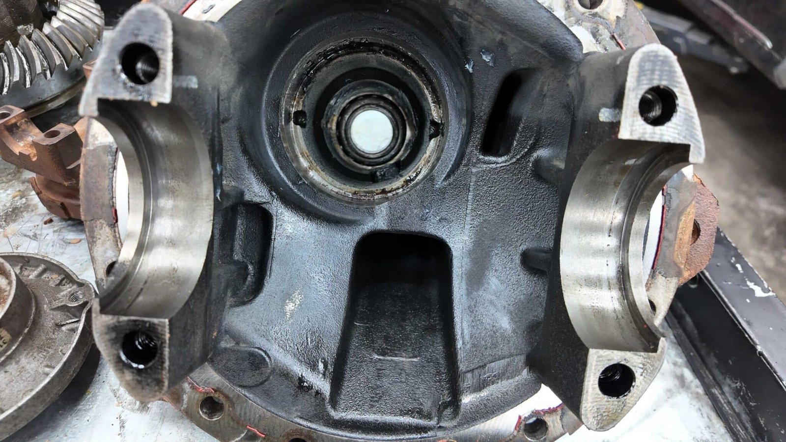 Sửa Chữa-Thay Thế Bộ Vi Sai Cầu Sau Chevrolet Colorado tại Ves Workshop Chuyên Nghiệp, Uy Tín