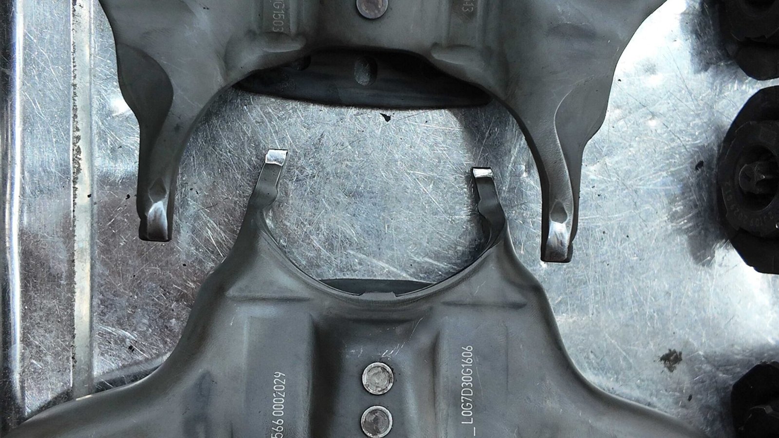 Thay Thế Càng Cua Ly Hợp Hộp Số Ford Fiesta - VES Workshop - Đảm Bảo Chất Lượng, Hiệu Suất Và An Toàn