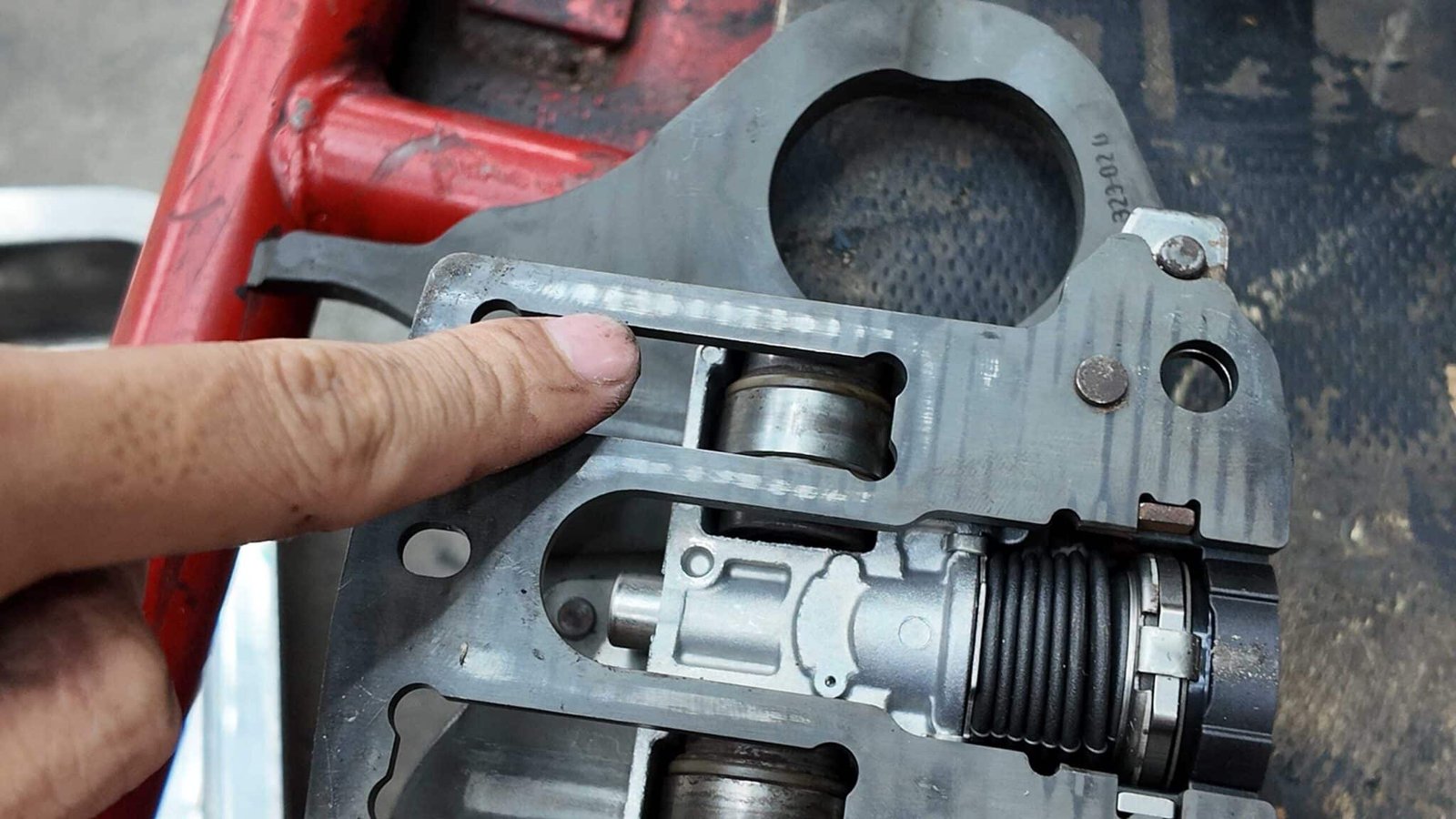 Thay Thế Càng Cua Ly Hợp Hộp Số Ford Fiesta - VES Workshop - Đảm Bảo Chất Lượng, Hiệu Suất Và An Toàn